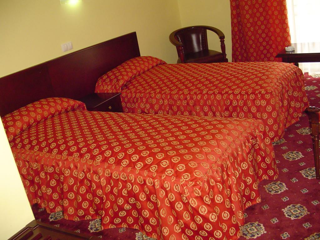 Hotel Europa Ploieşti Zimmer foto